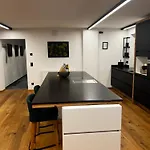 شقة Lakeside Penthouse 16 زيل أم سي