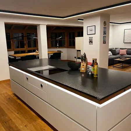 Lakeside Penthouse 16 *