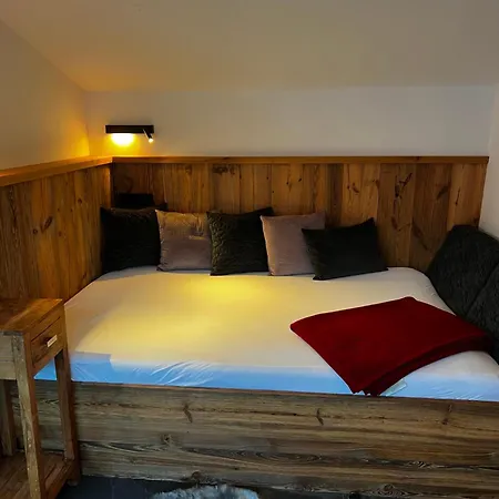 Lakeside Penthouse 16