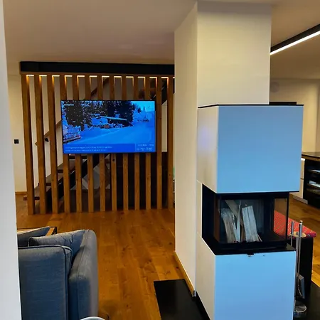 Апартаменти Lakeside Penthouse 16 *