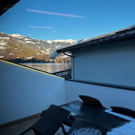 Апартаменти Lakeside Penthouse 16