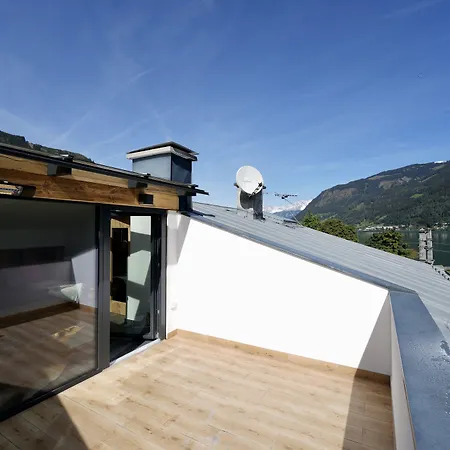 Апартаменти Lakeside Penthouse 16