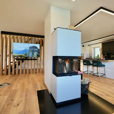 Lakeside Penthouse 16 *