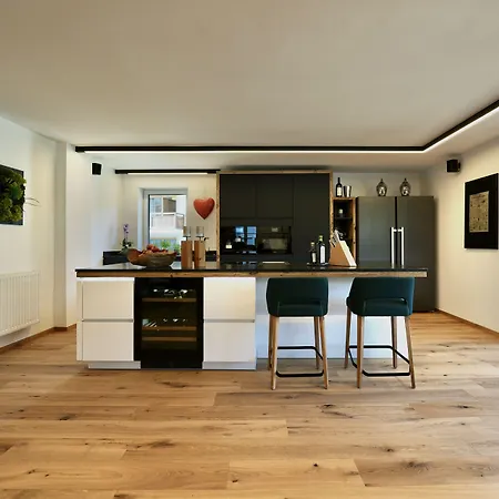 Lakeside Penthouse 16 *