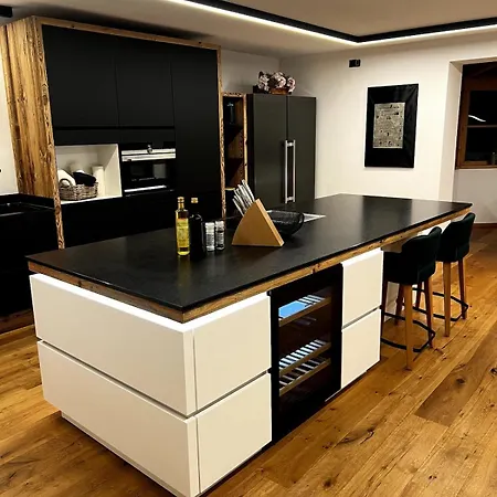 Lakeside Penthouse 16 زيل أم سي
