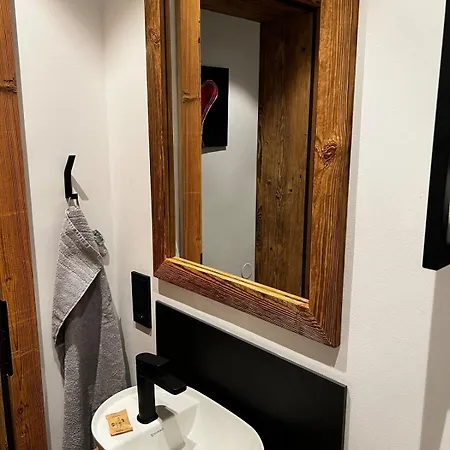 Lakeside Penthouse 16 زيل أم سي