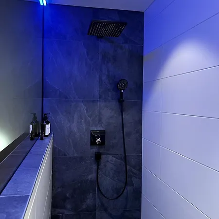 Lakeside Penthouse 16 شقة