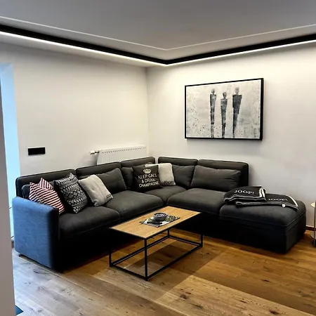 Lakeside Penthouse 16 زيل أم سي