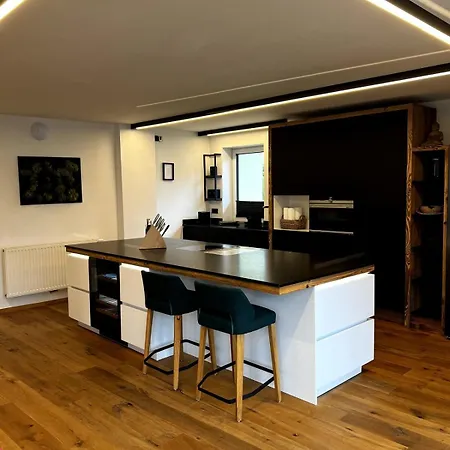 Lakeside Penthouse 16 *