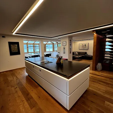 Lakeside Penthouse 16 شقة