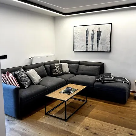 Lakeside Penthouse 16 شقة *