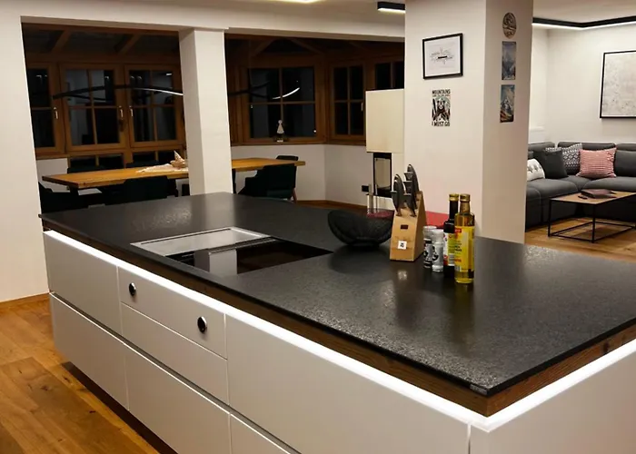 Lakeside Penthouse 16 *