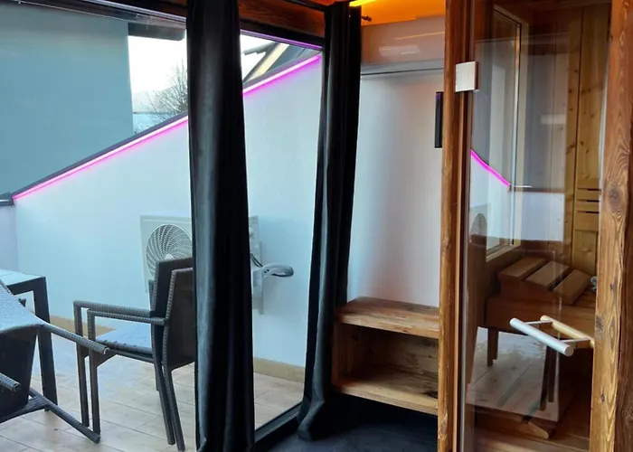 Lakeside Penthouse 16 *