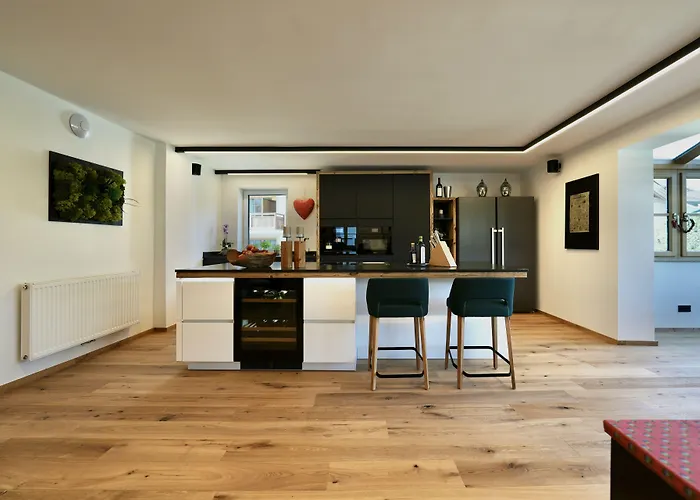 Lakeside Penthouse 16 *