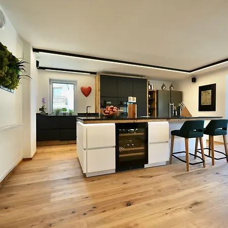 Lakeside Penthouse 16 *