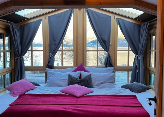 Lakeside Penthouse 16