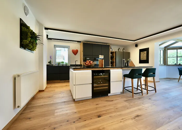 Lakeside Penthouse 16 *